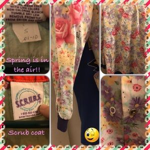 A spring 🦋scrub coat